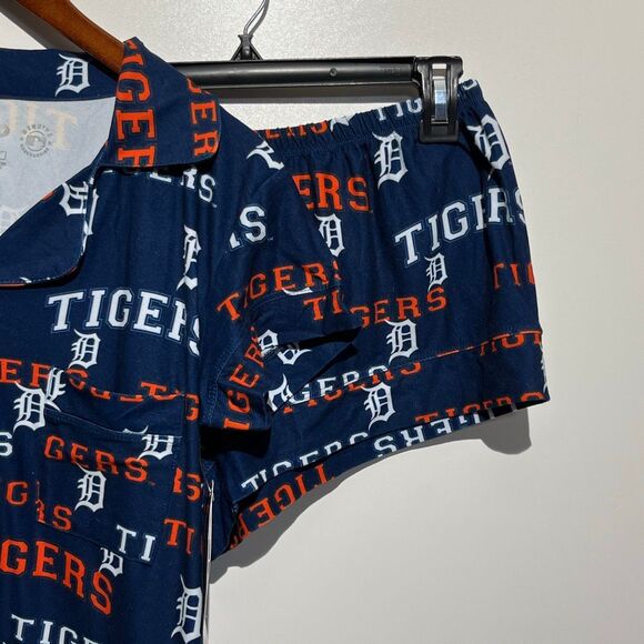 Detroit Tigers Concepts Sport Women's Zest Allover Print Button-Up Shirt & Short - Picture 5 of 12